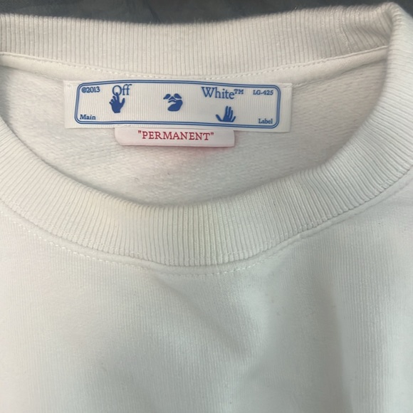 I am selling off white sweather it runs small it can be for kids or women’s XS - Picture 3 of 3